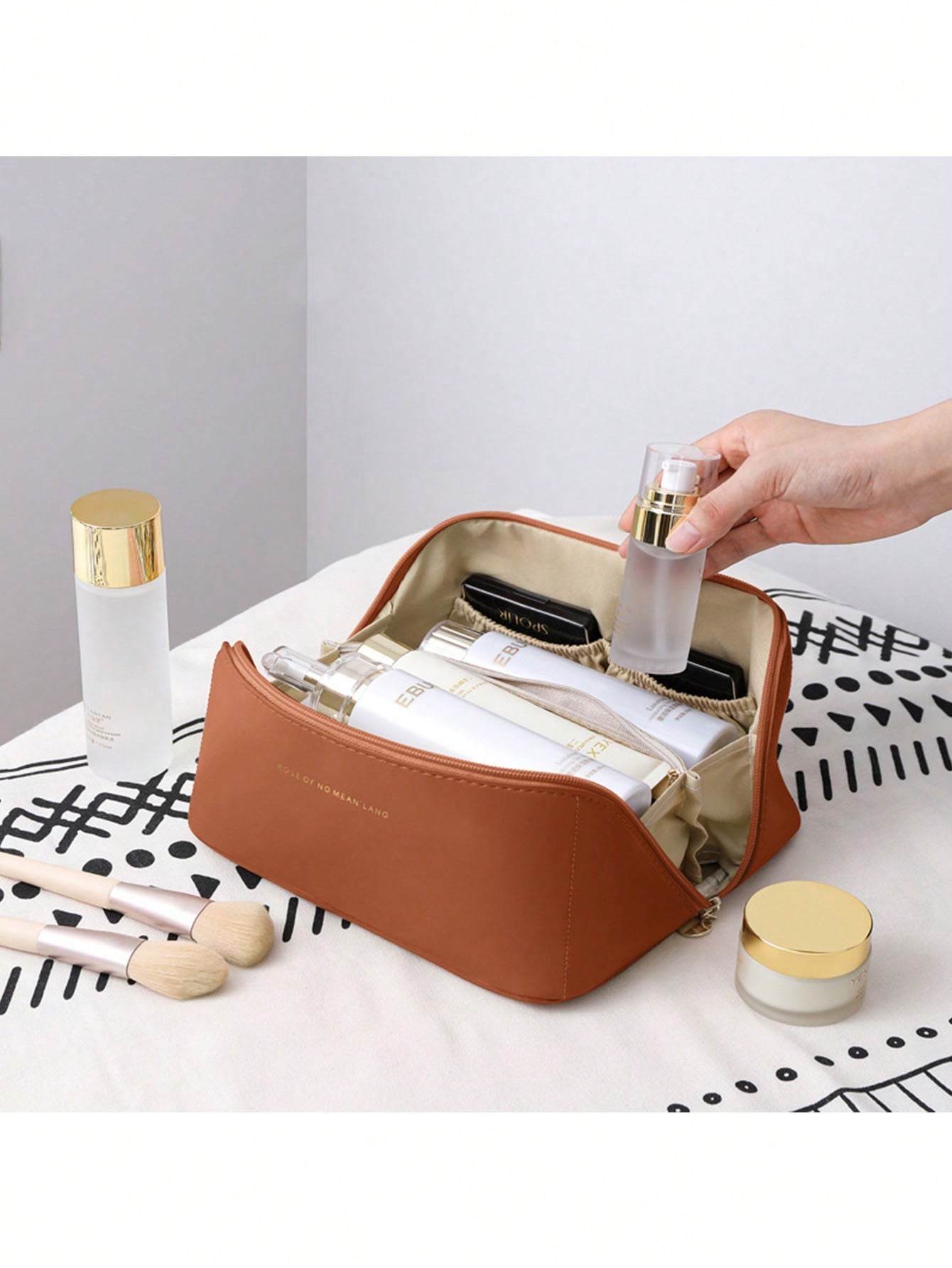 حقيبة مكياج فاخرة متعددة الوظا - مراجعة Luxury High End Skincare وسعره